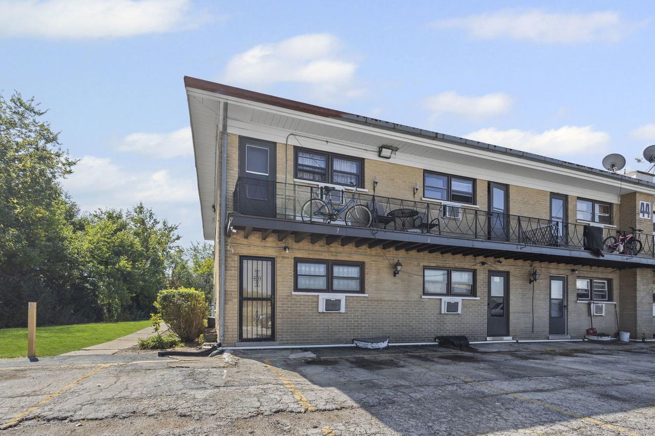 44 King Arthur Ct. #7, Northlake, IL 60164