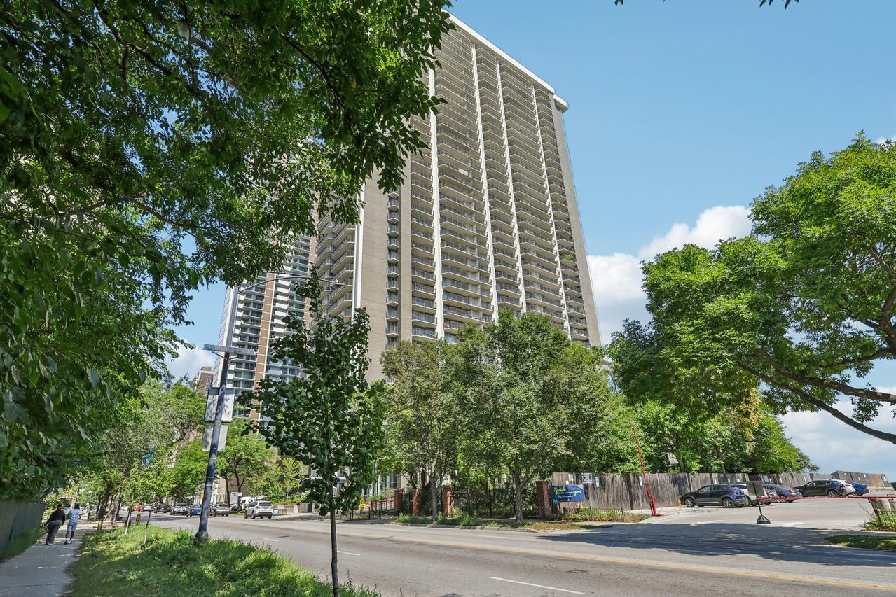 6007 N Sheridan Rd. #25F, Chicago, IL 60660