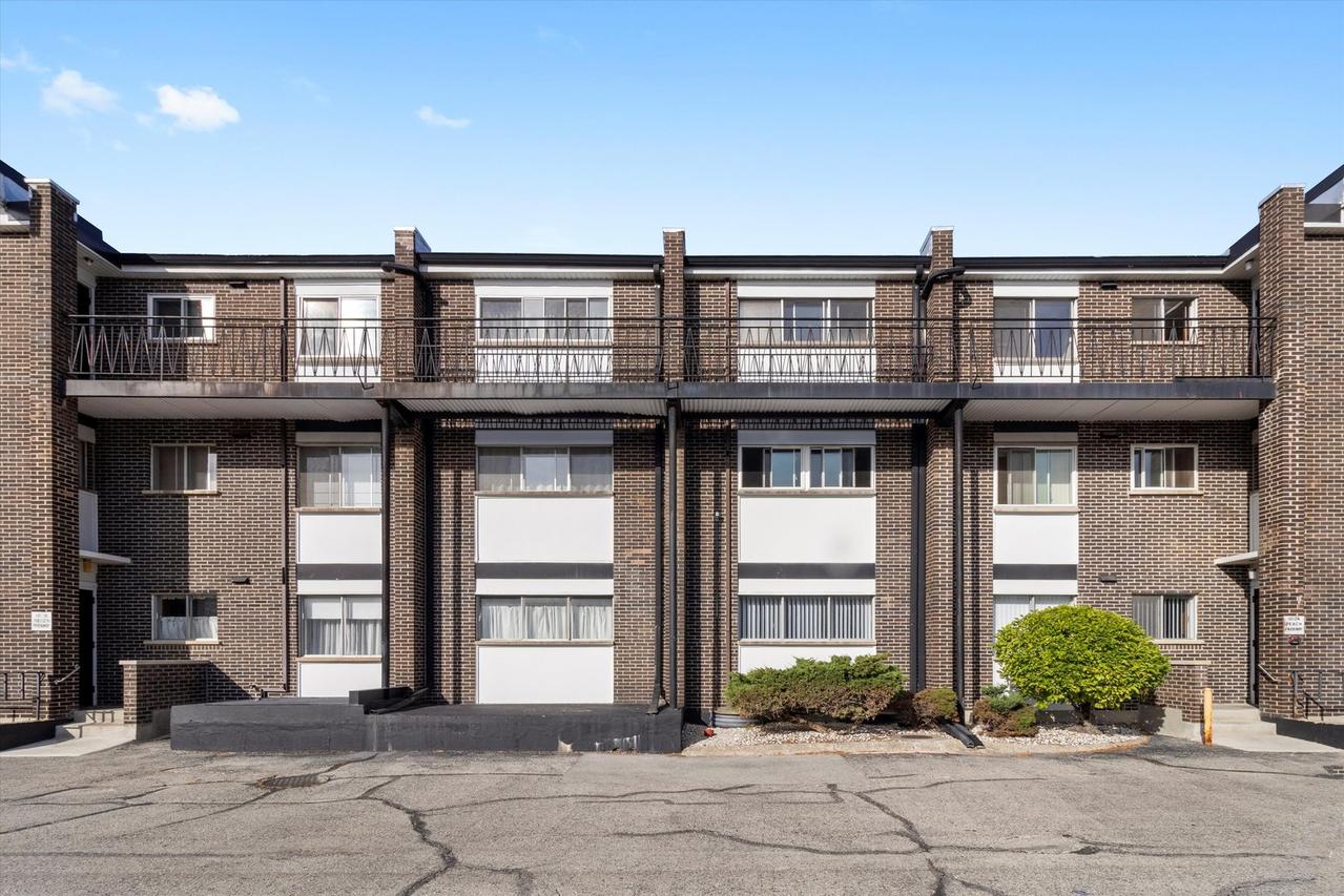 10124 Peach Pkwy. #208, Skokie, IL 60076