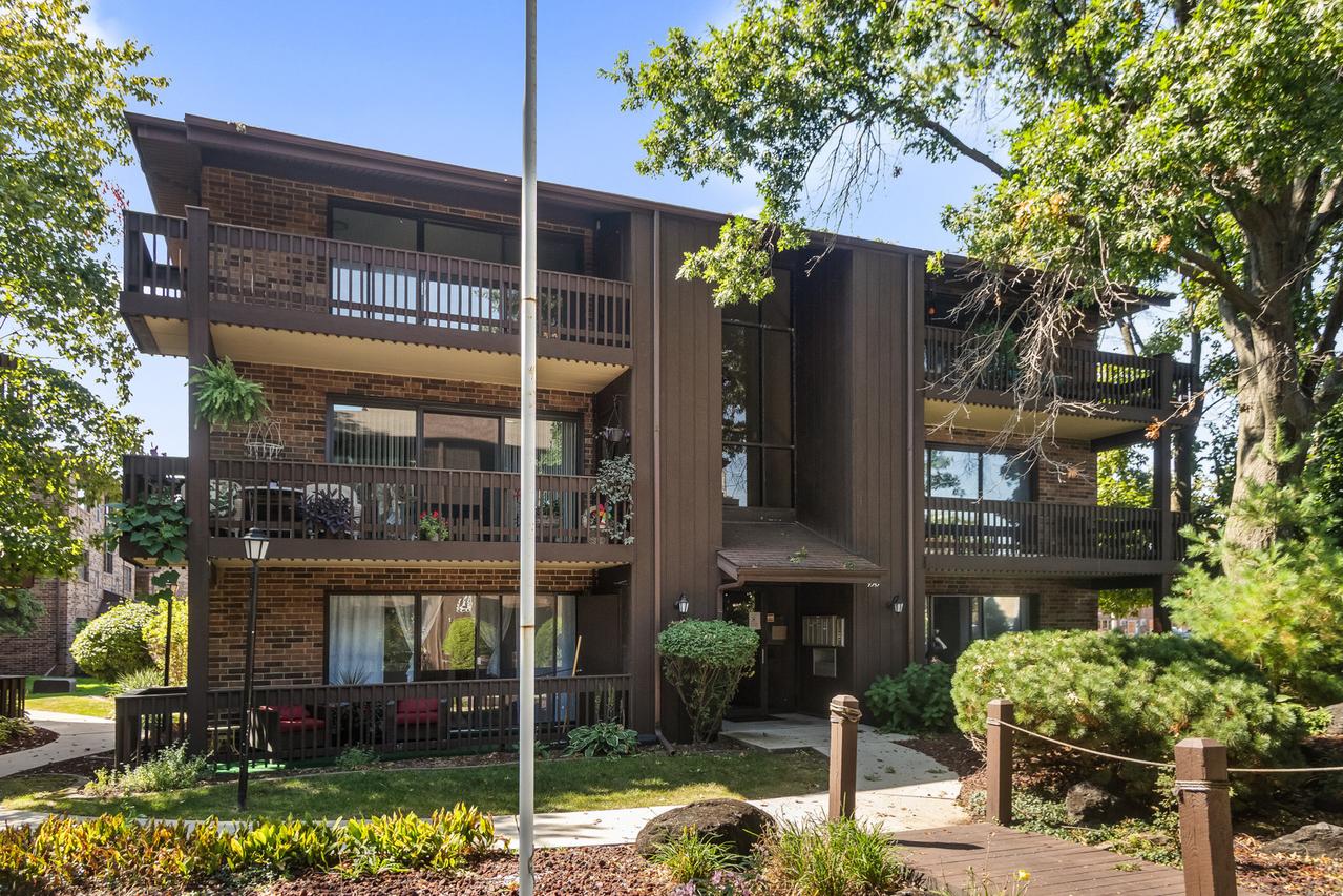 9545 Southwest Hwy. #5, Oak Lawn, IL 60453