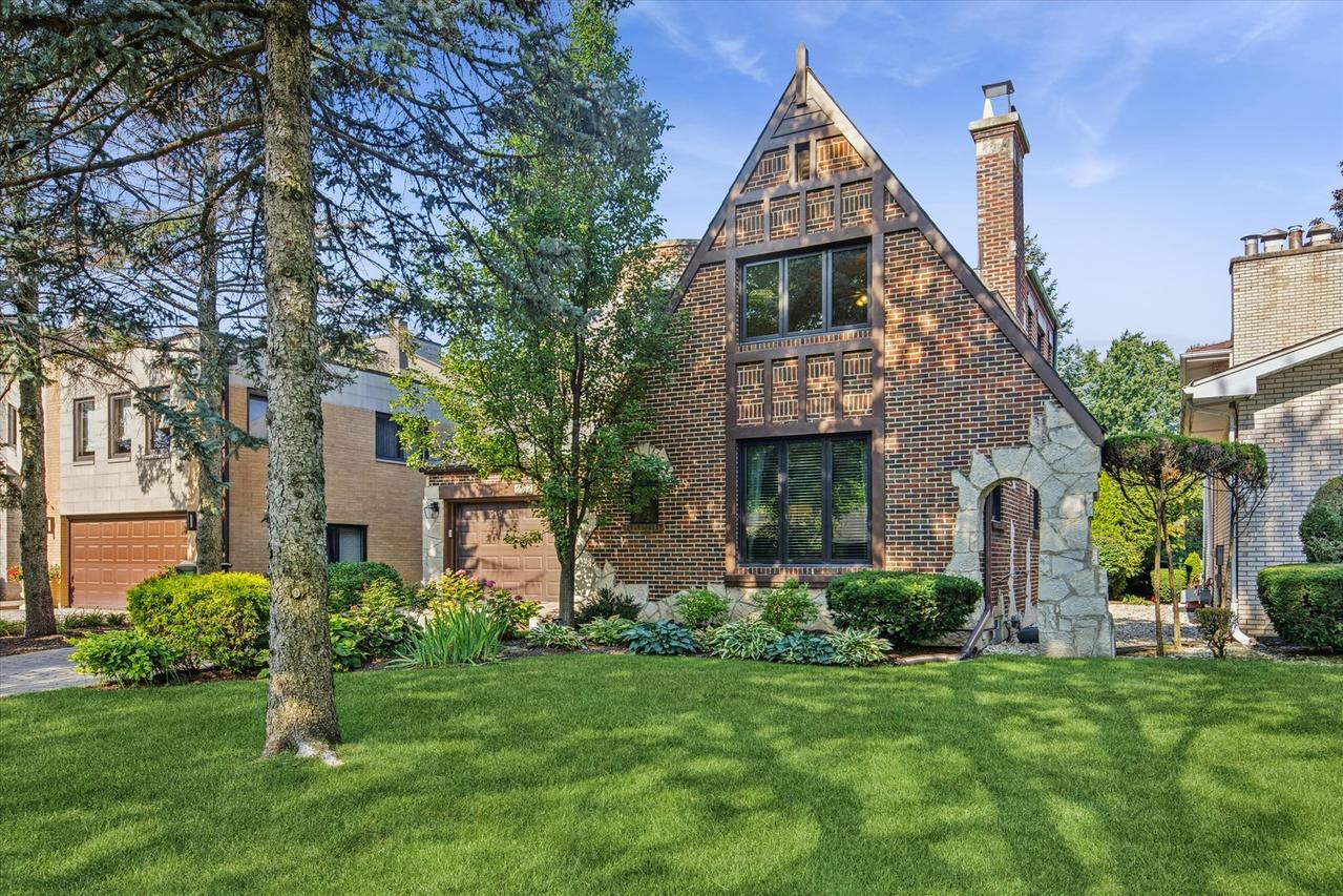 6612 N Ramona Ave., Lincolnwood, IL 60712