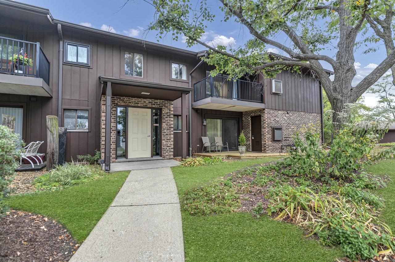 55 W 64th St. #102, Westmont, IL 60559