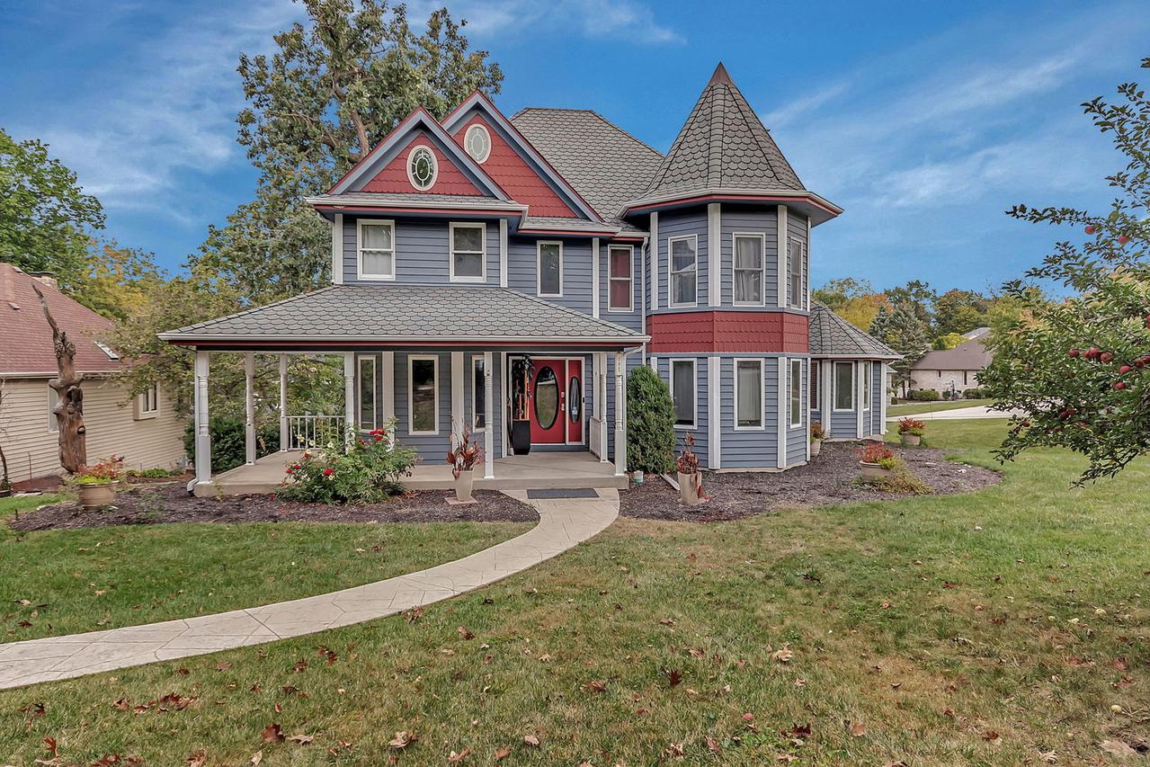 1 Genesee Ct., Bolingbrook, IL 60440
