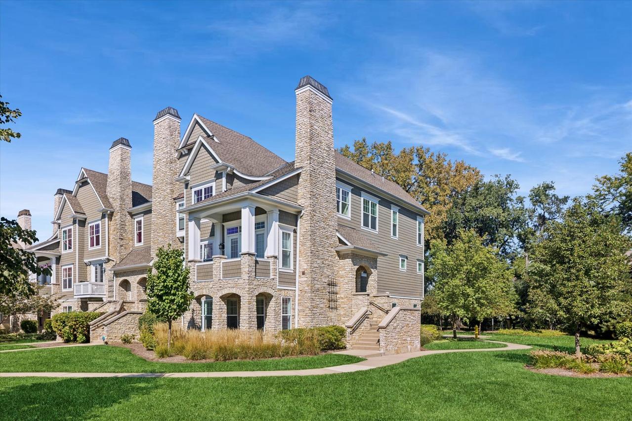 80 W Kennedy Ln. #304, Hinsdale, IL 60521