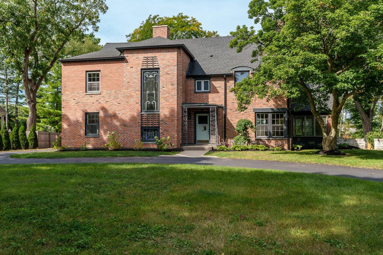 2014 Glenview Rd., Rockford, IL 61107