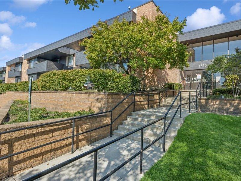1255 N Sterling Ave. #208, Palatine, IL 60067