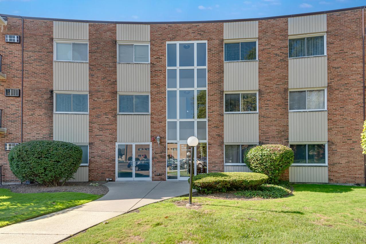 9716 S Karlov Ave. #203, Oak Lawn, IL 60453