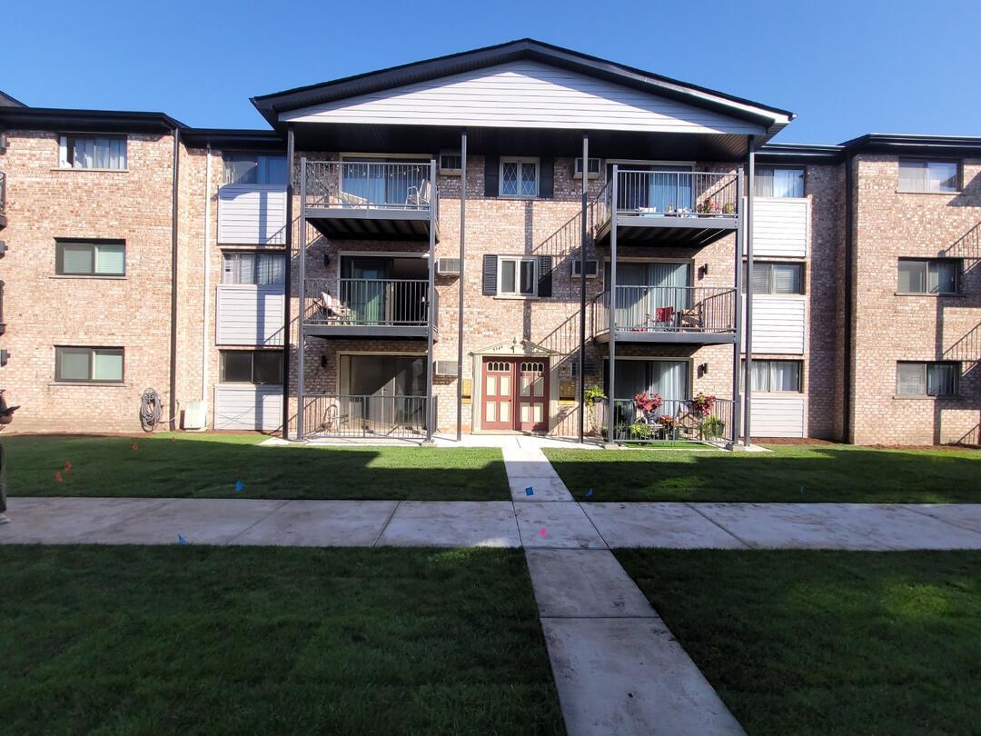 5349 N Delphia Ave. #250, Chicago, IL 60656