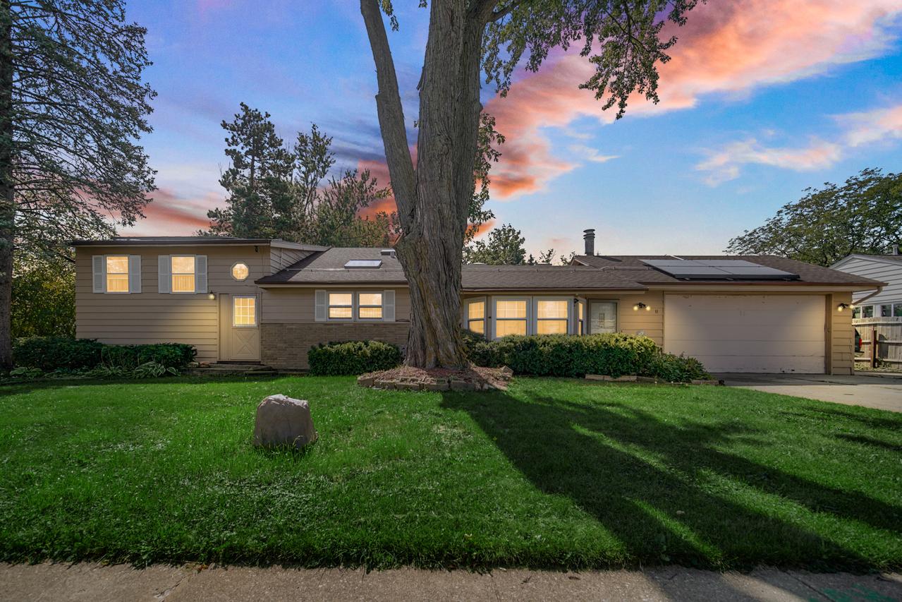 11 W Palatine Rd., Prospect Heights, IL 60070