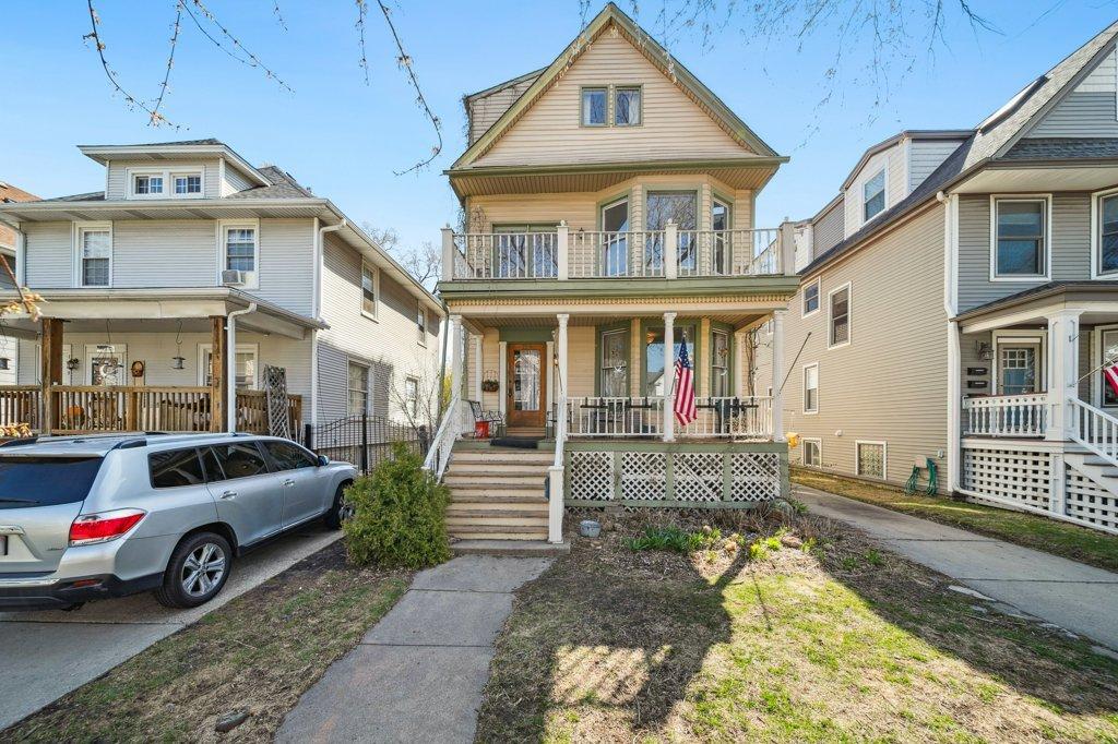 3915 N Kenneth Ave., Chicago, IL 60641