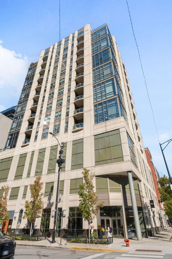150 W Superior St. #701, Chicago, IL 60610