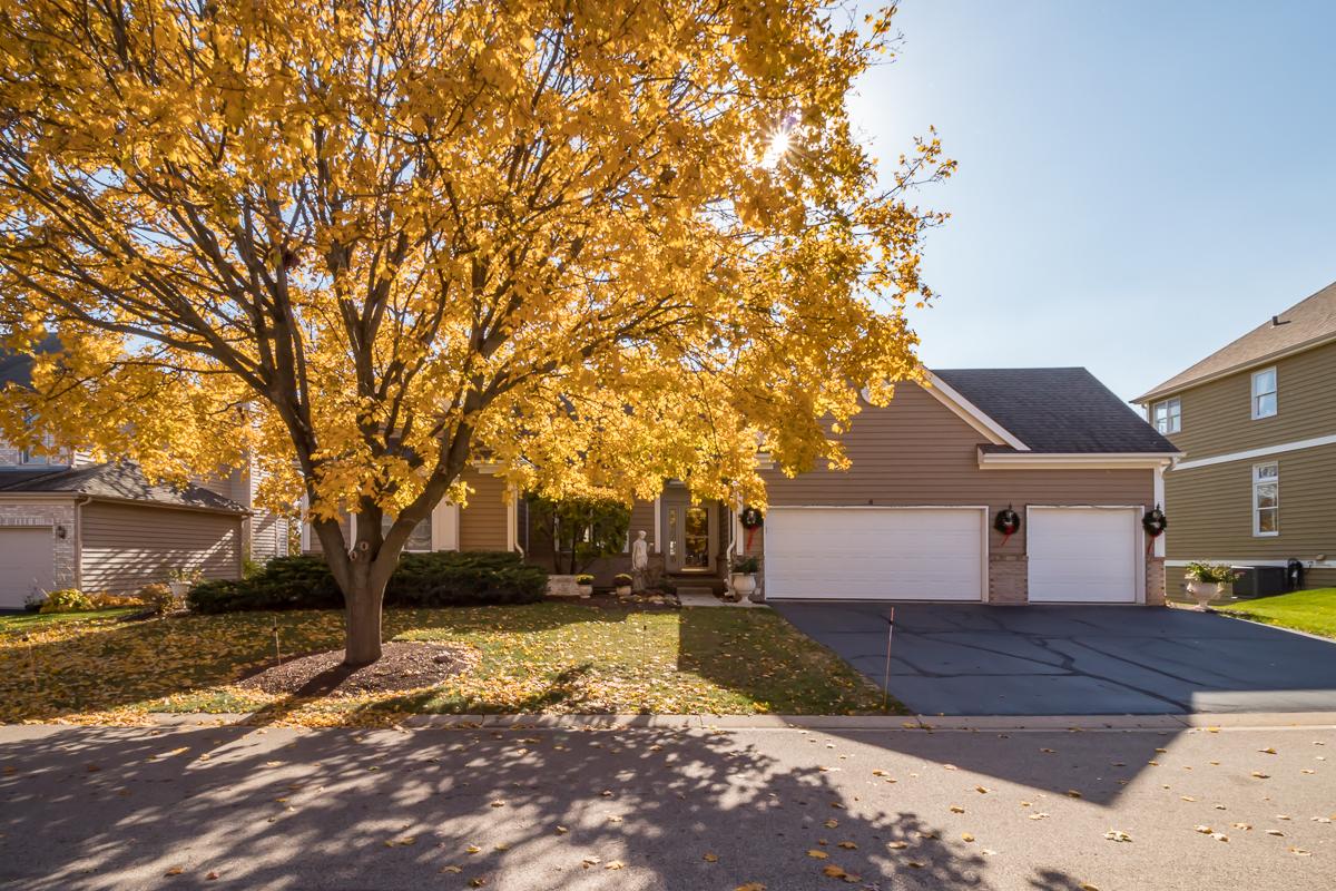 6 Sherwood Ct., Lake In The Hills, IL 60156