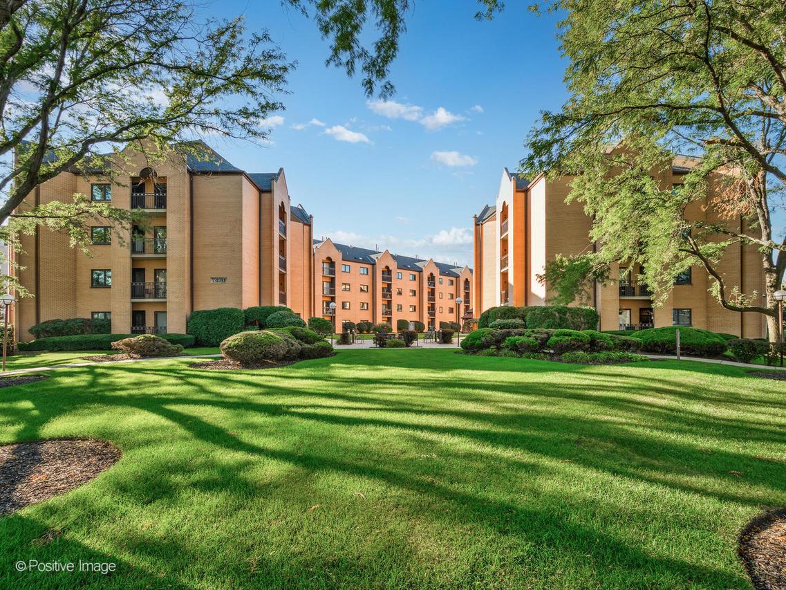 7410 W Lawrence Ave. #115, Harwood Heights, IL 60706