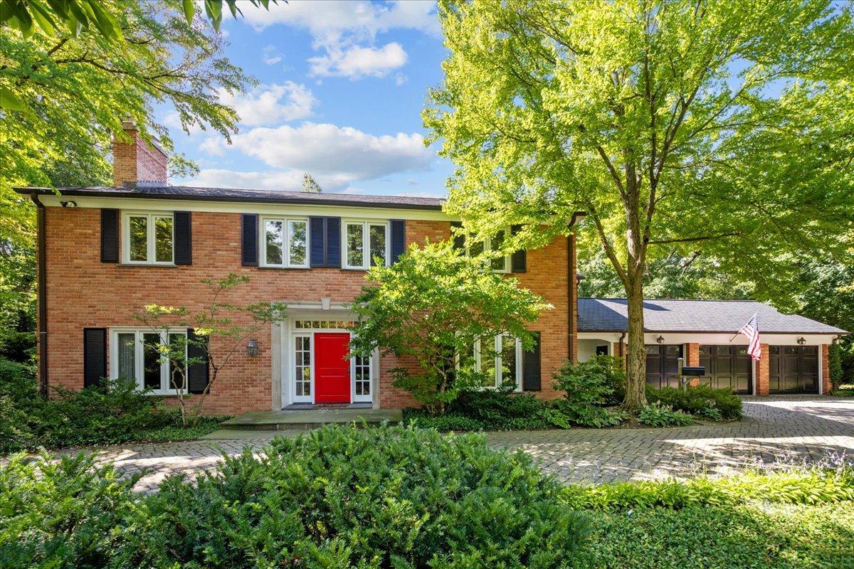 945 E Illinois Rd., Lake Forest, IL 60045