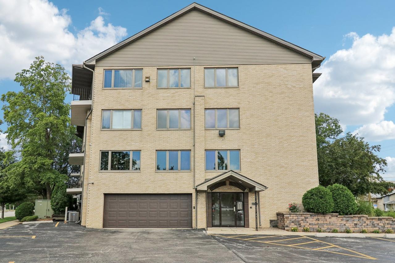 4560 W 93rd St. #2D, Oak Lawn, IL 60453