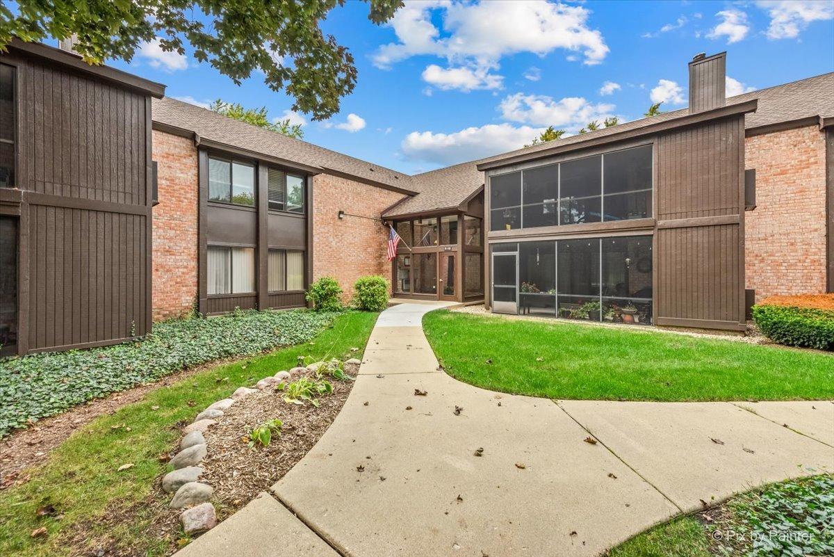 710 St Andrews Ln. #16, Crystal Lake, IL 60014