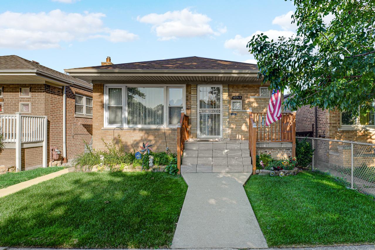 10915 S Mackinaw Ave., Chicago, IL 60617