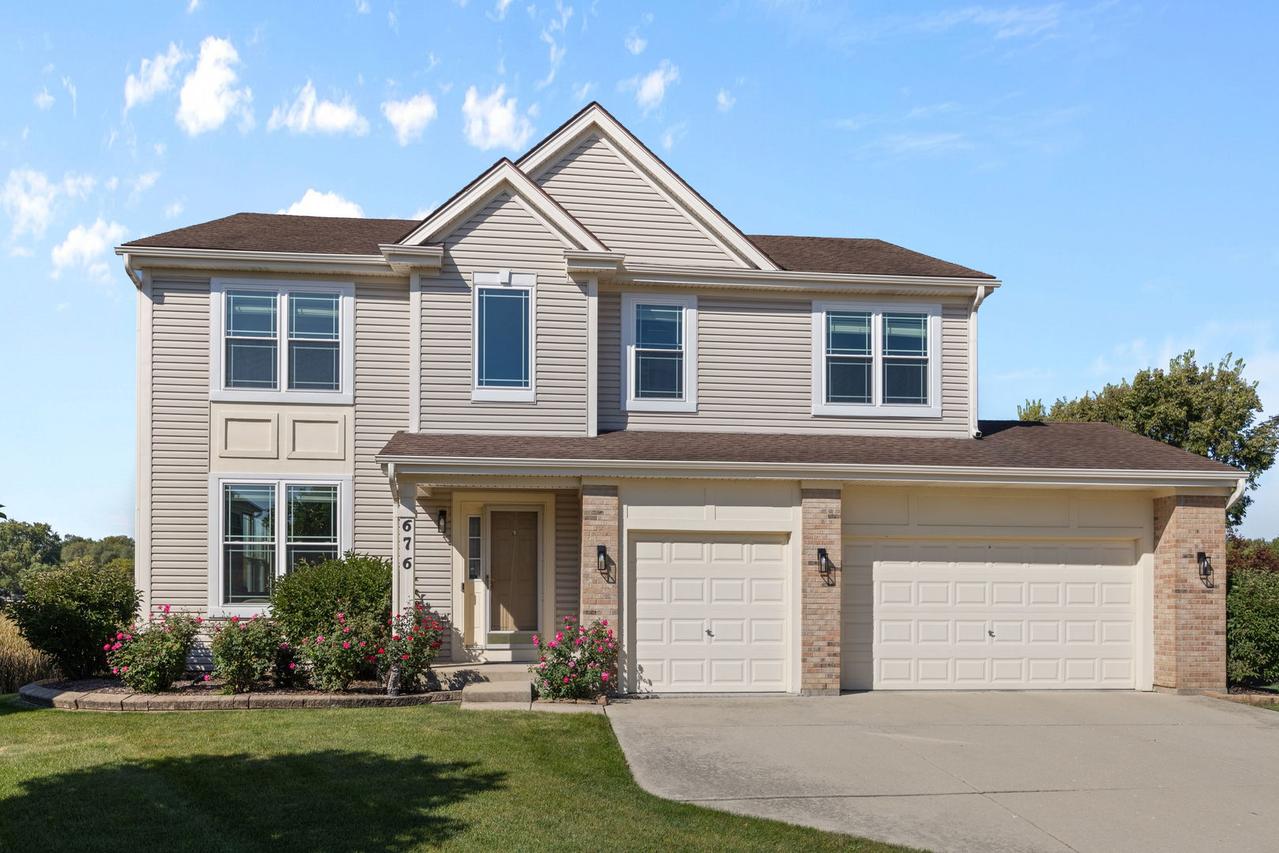 676 Quincy Ct., Carol Stream, IL 60188