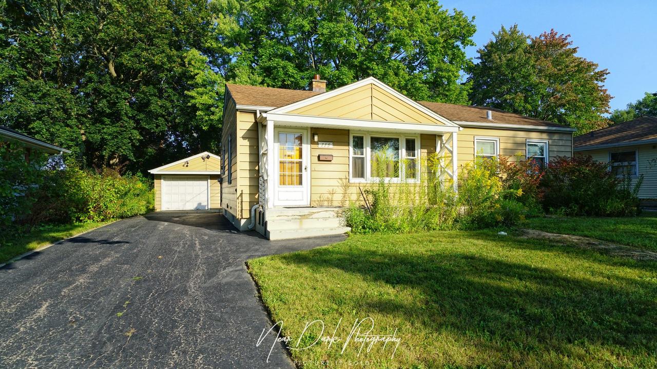 115 S Lincoln Ave., Mundelein, IL 60060