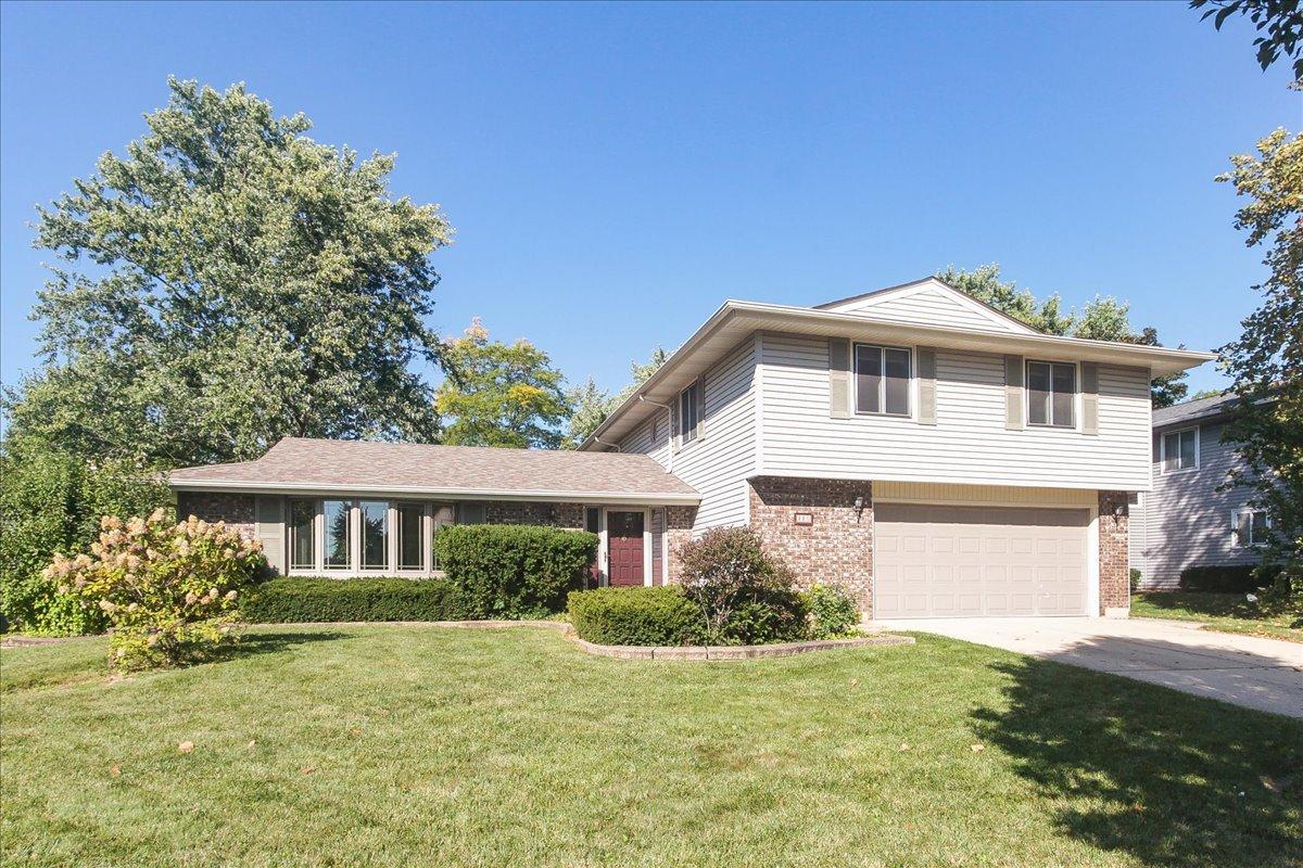 220 Kemah Ln., Schaumburg, IL 60193