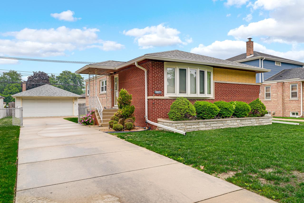 10021 Cook Ave., Oak Lawn, IL 60453