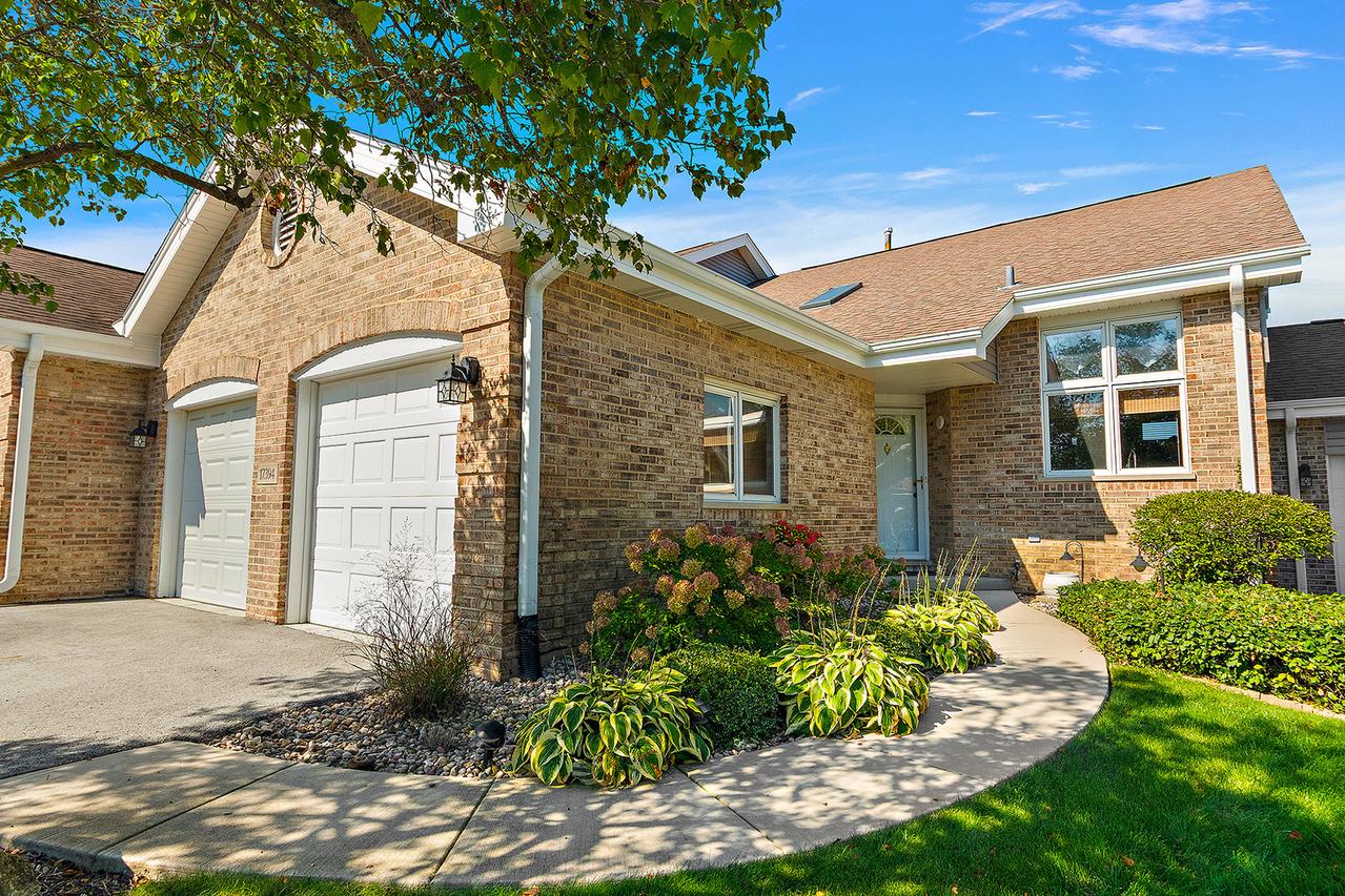 17394 Brook Crossing Ln., Orland Park, IL 60467