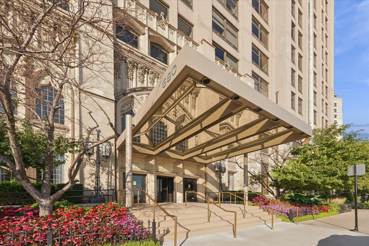 680 N Lake Shore Dr. #1307, Chicago, IL 60611