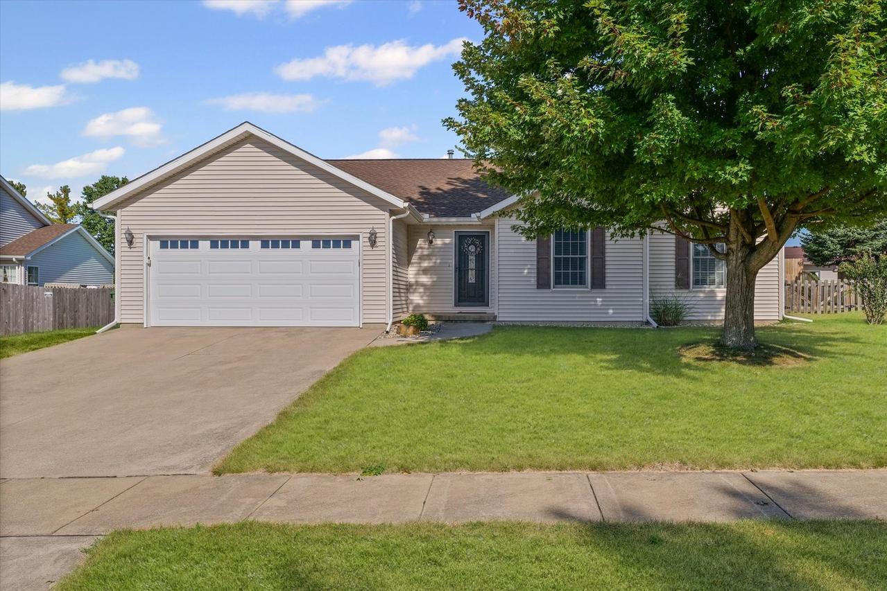 106 Juniper Dr., Mahomet, IL 61853