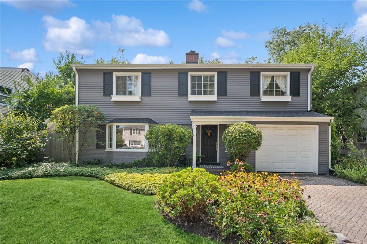120 Riverside Dr., Northfield, IL 60093