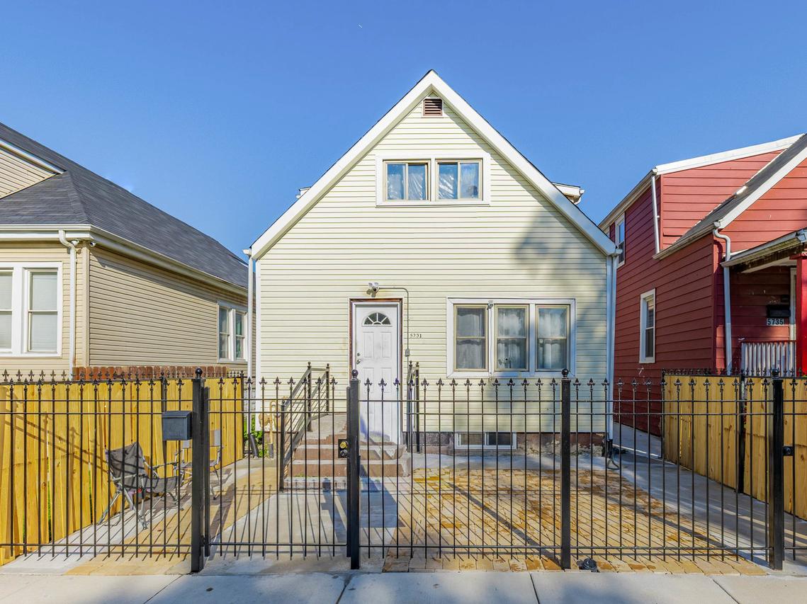 5731 S Hoyne Ave., Chicago, IL 60636