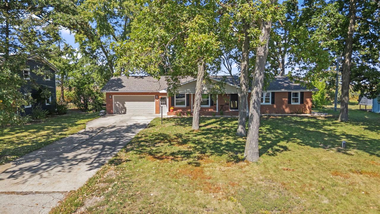 213 Oak St., Big Rock, IL 60511