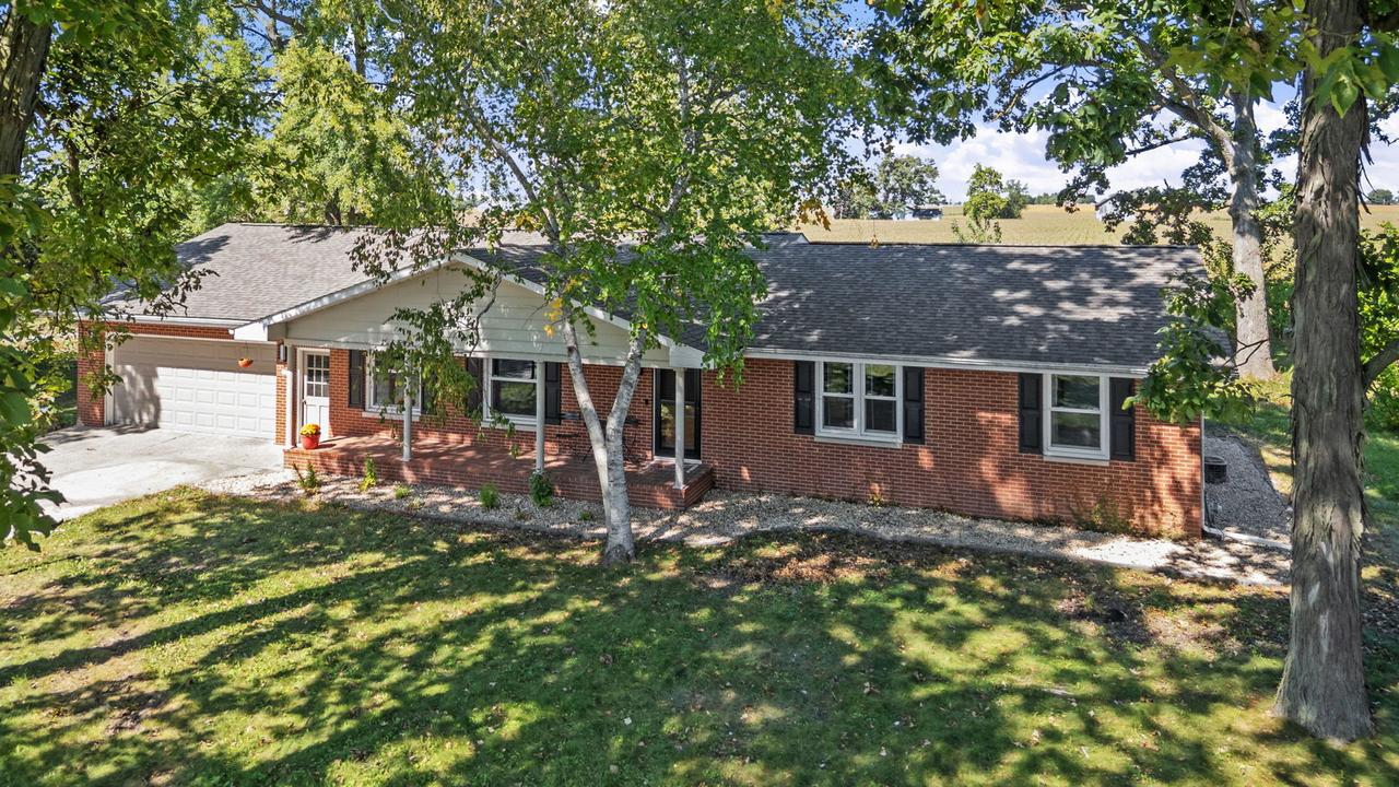 213 Oak St., Big Rock, IL 60511