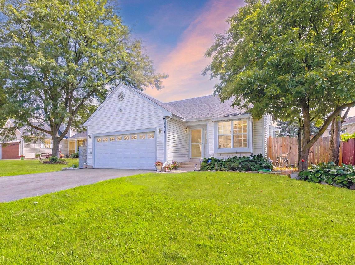 1824 Isle Royal Ln., Hanover Park, IL 60133