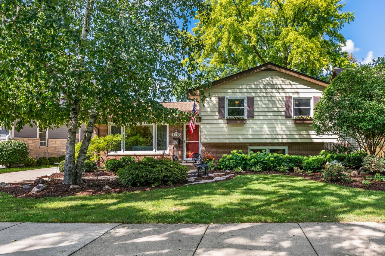 1136 N Walnut Ave., Arlington Heights, IL 60004