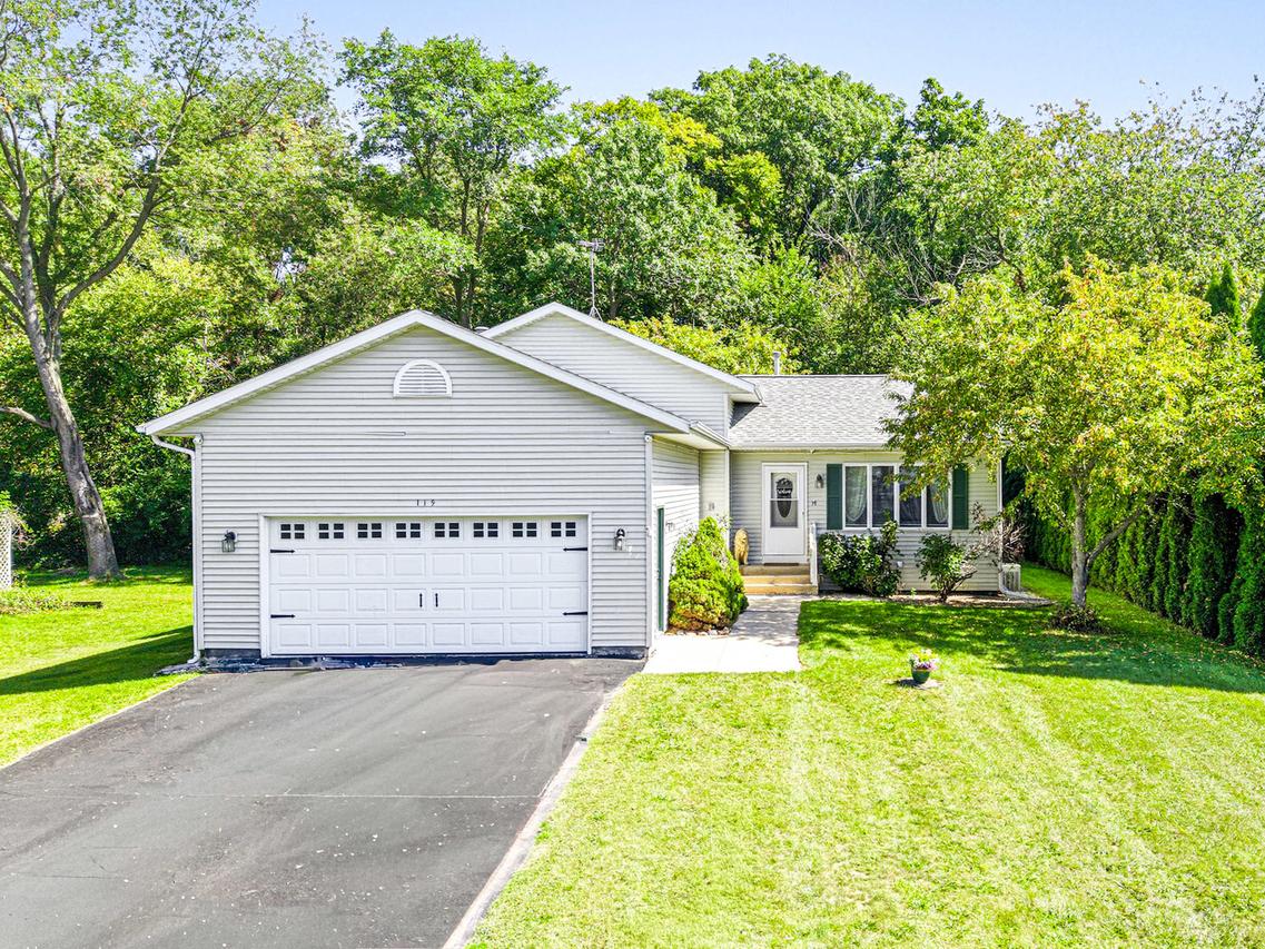 119 Drew Ct., Poplar Grove, IL 61065