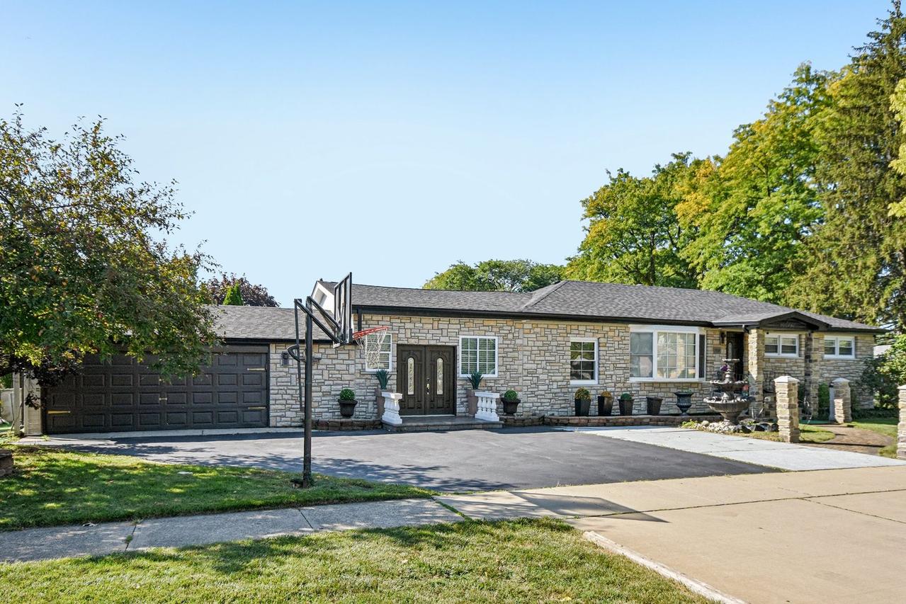 719 N Elmhurst Ave., Mount Prospect, IL 60056