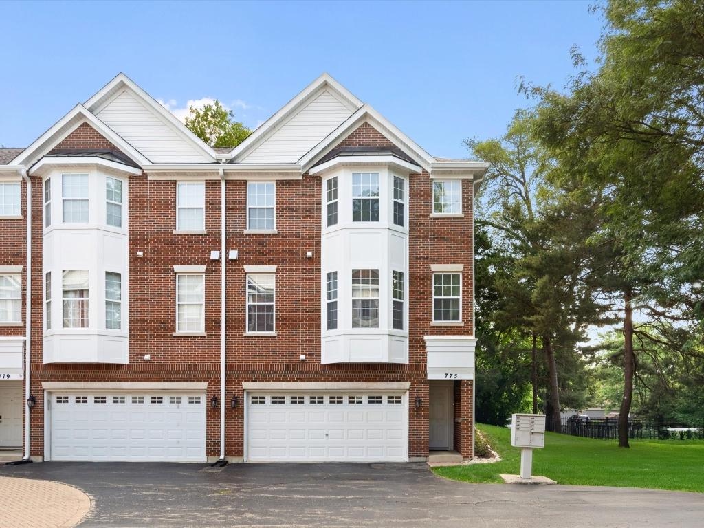 775 N Regis Ct., Palatine, IL 60067