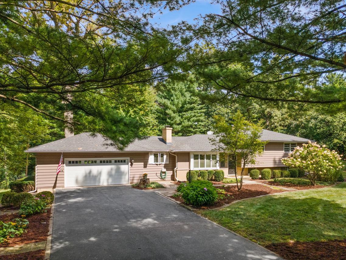 30W520 Arbor Ln., West Chicago, IL 60185