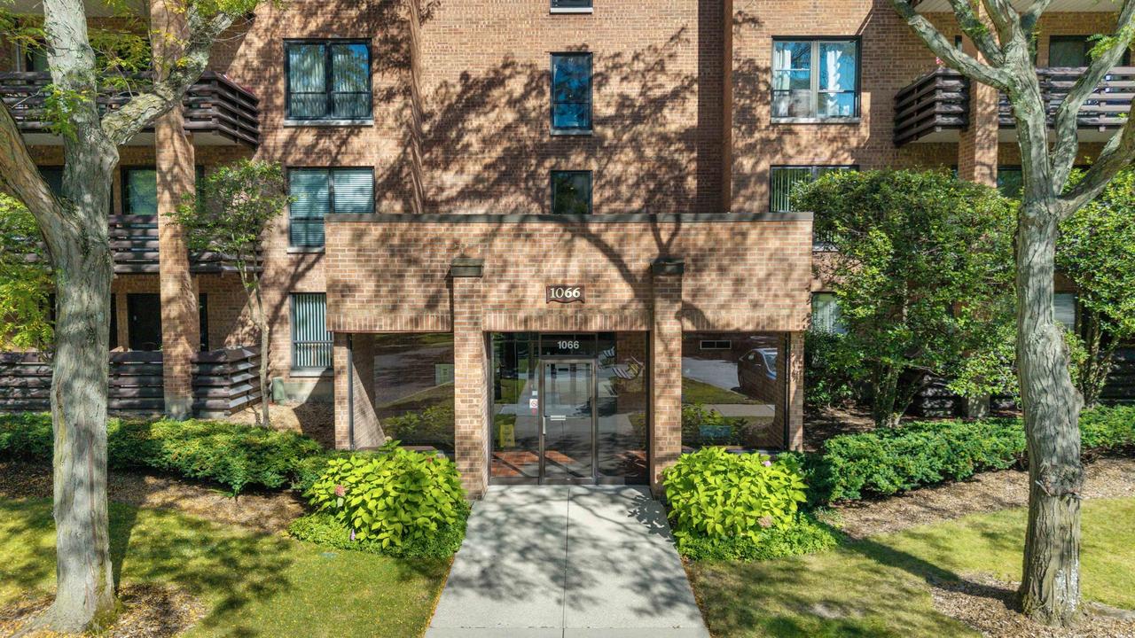 1066 Shermer Rd. #43, Northbrook, IL 60062