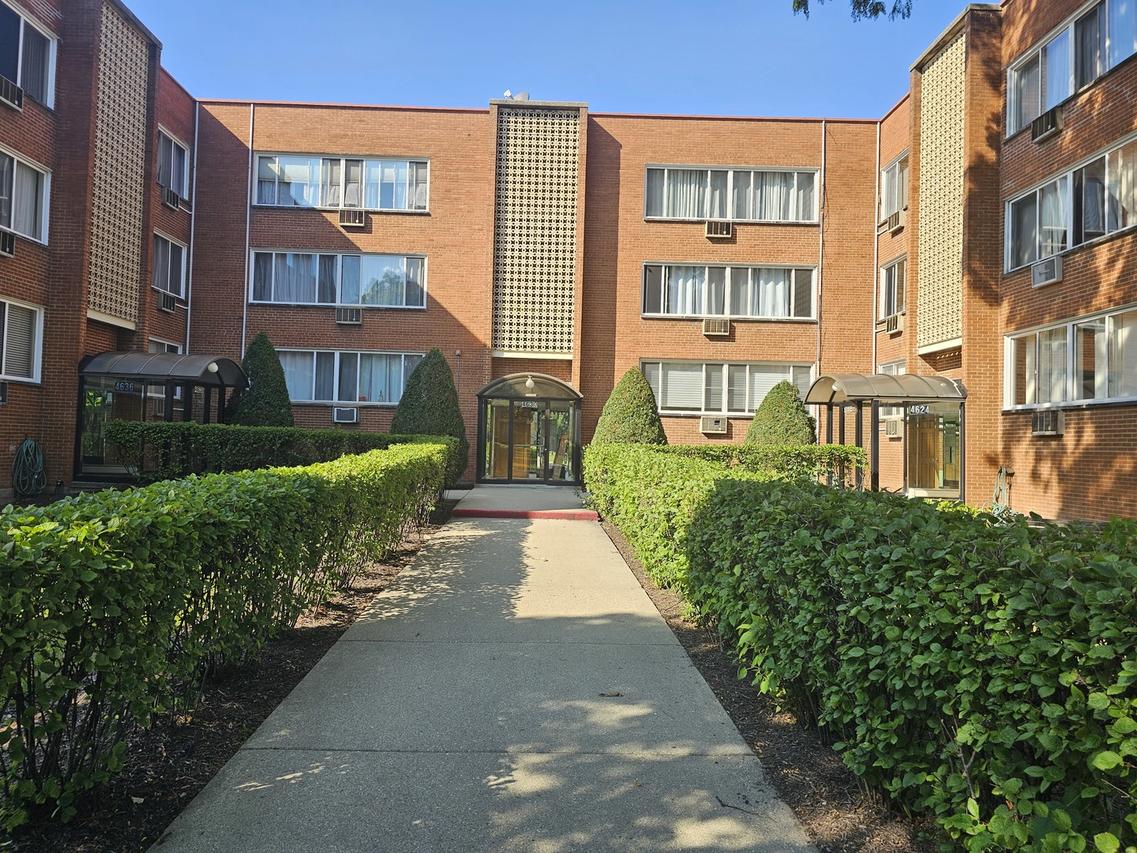 4630 Washington St. #1E, Skokie, IL 60076