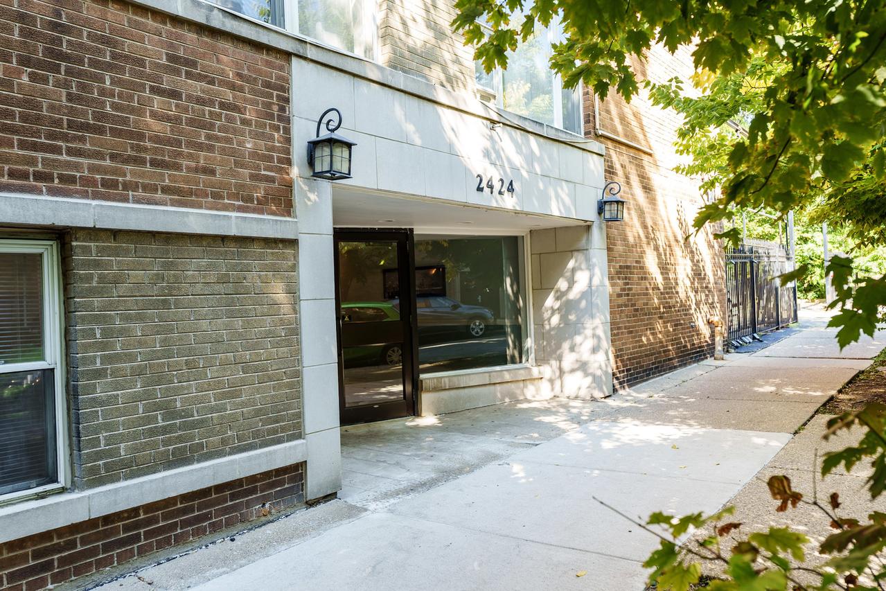 2424 W Estes Ave. #1C, Chicago, IL 60645