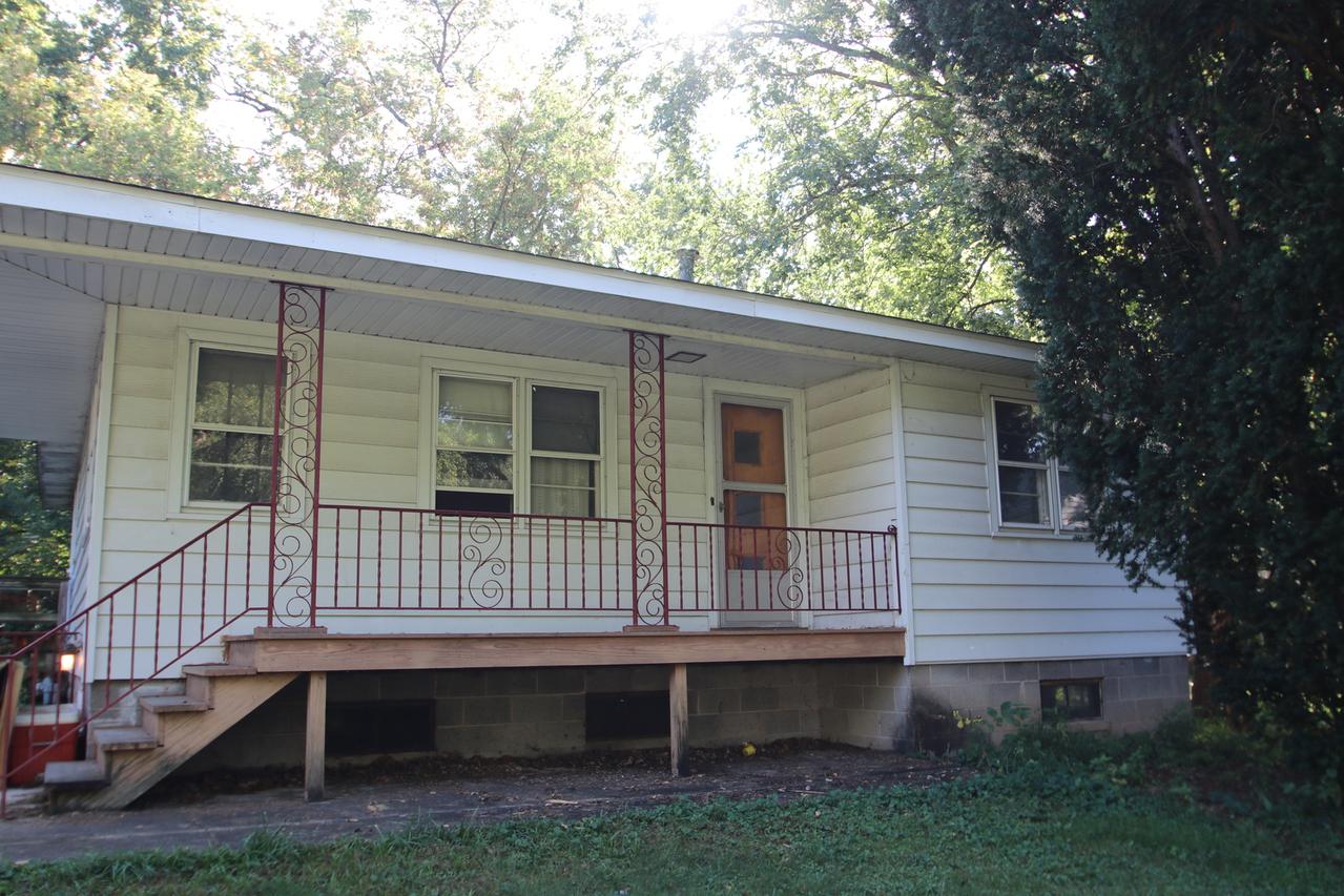 29 S Hickory Ave., Fox Lake, IL 60020