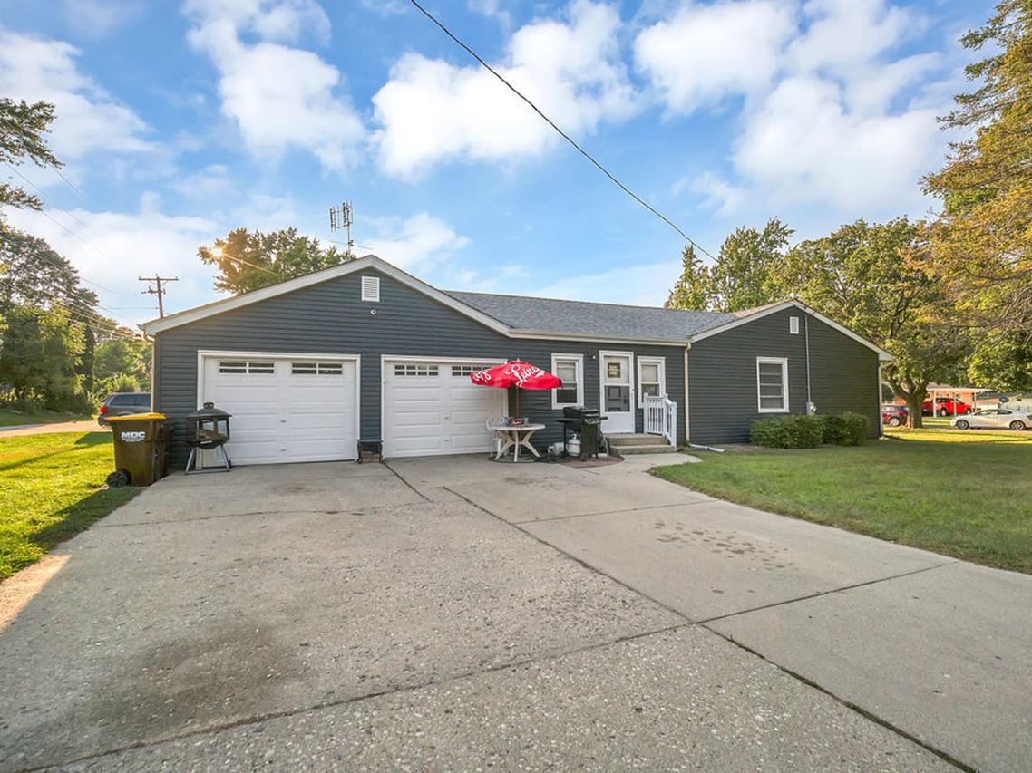 105 Terry Ct., Woodstock, IL 60098