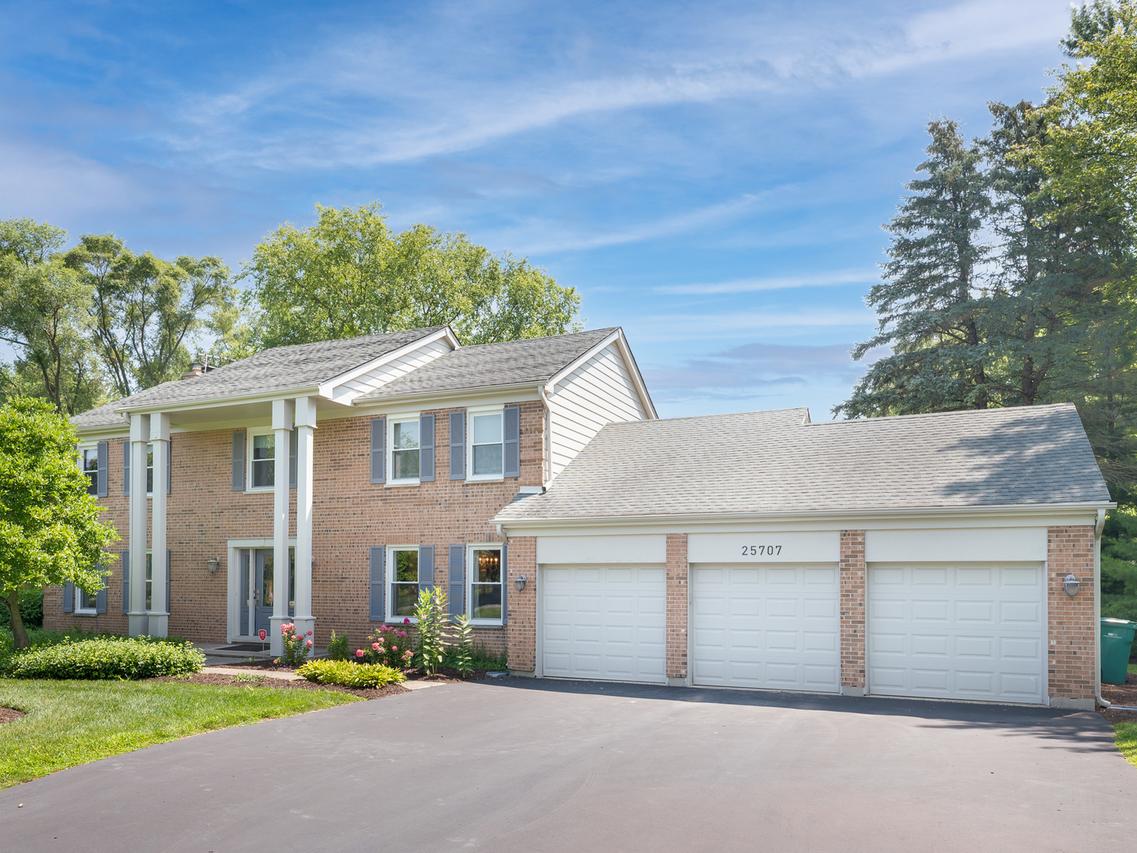 25707 N Eagle Dr., Mundelein, IL 60060