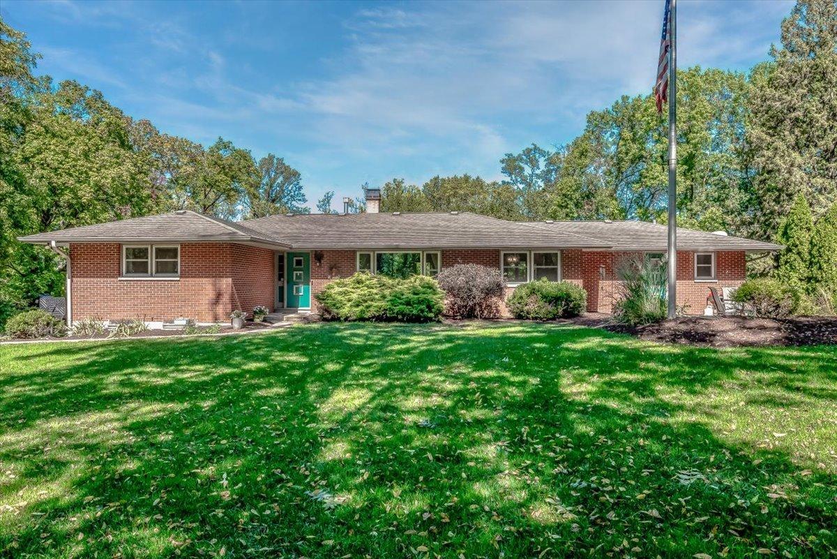 10N906 Hidden Lakes Dr., Elgin, IL 60124