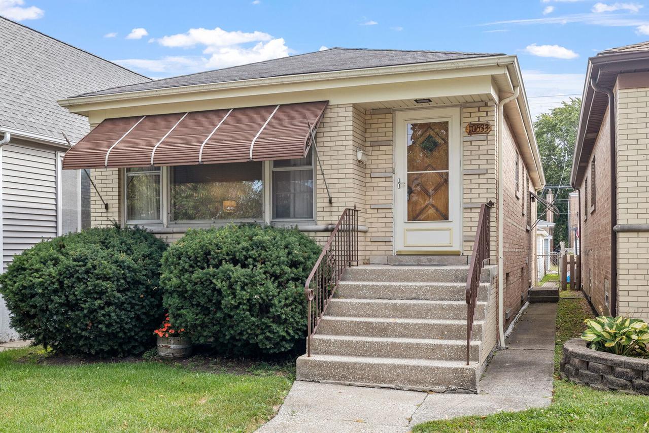 10533 S Whipple St., Chicago, IL 60655