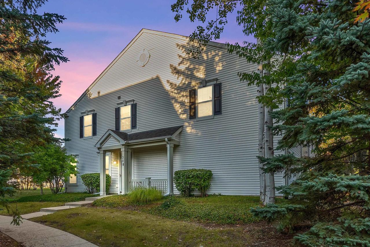 308 S Fieldstone Ct., Round Lake, IL 60073