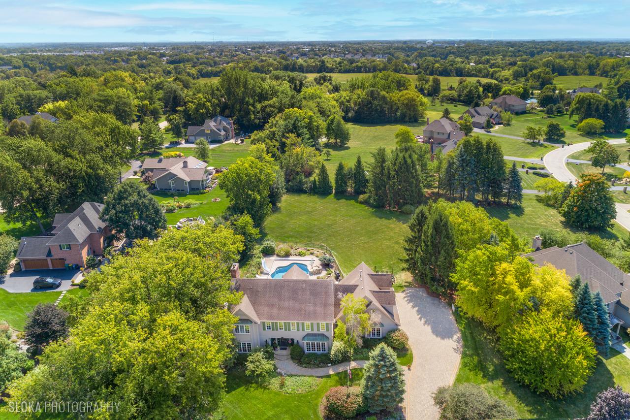 15 Mulberry Dr., Hawthorn Woods, IL 60047