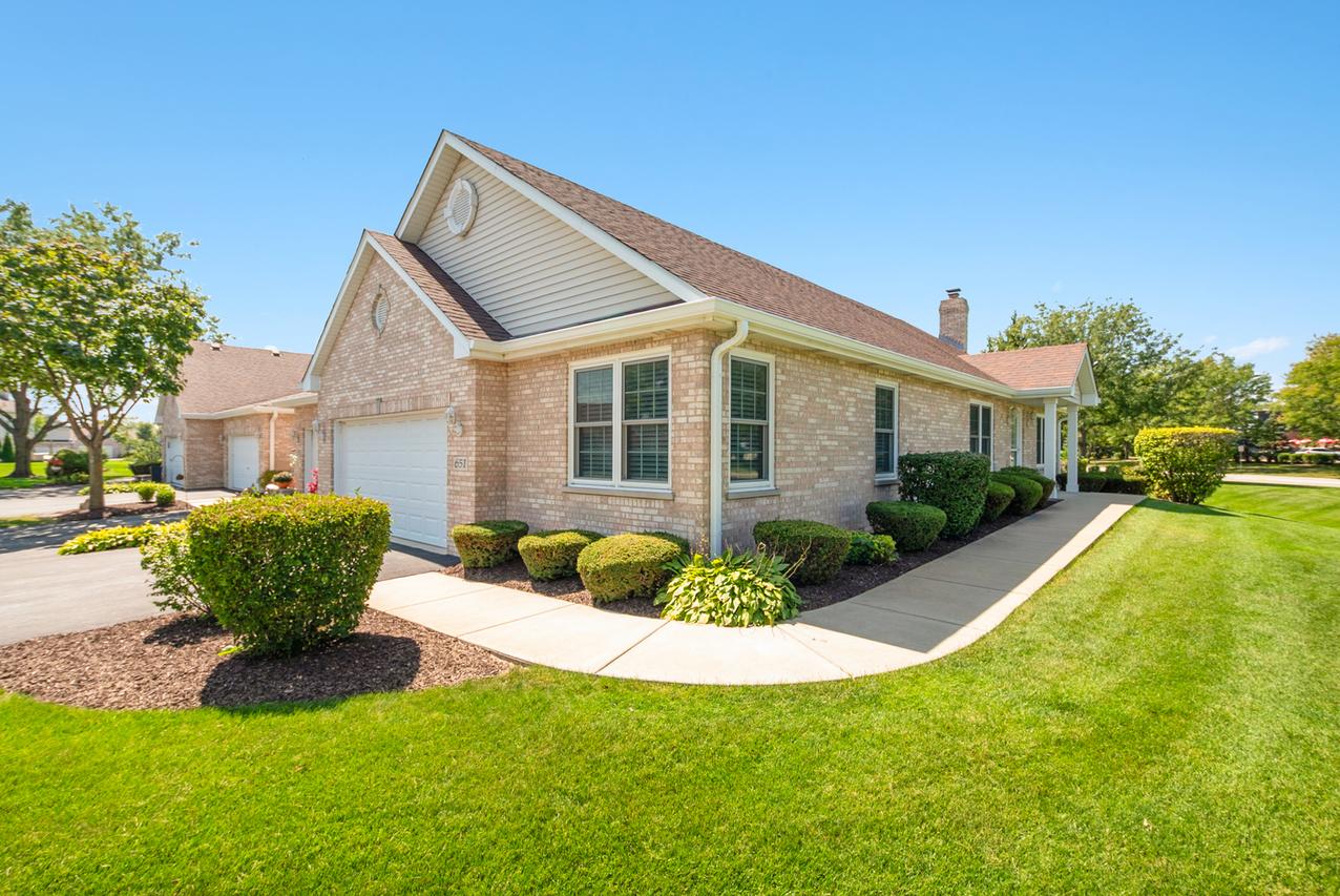 651 Schooner Dr., New Lenox, IL 60451