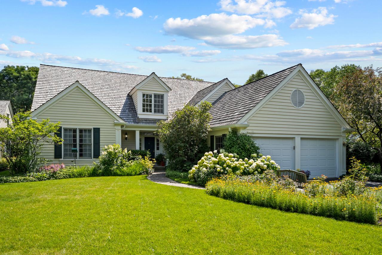 1845 W North Pond Ln., Lake Forest, IL 60045